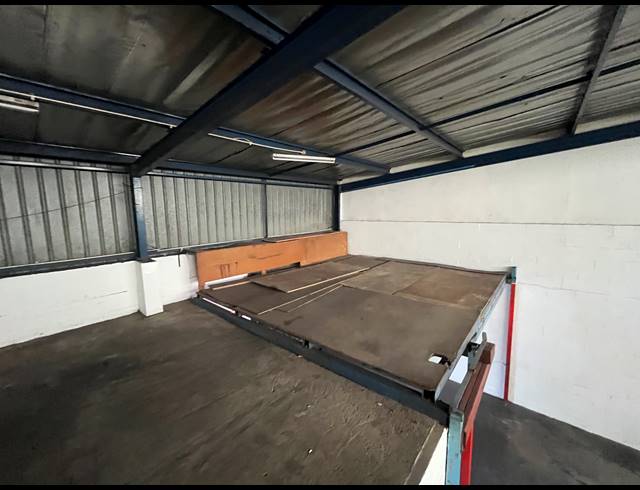 200M² WAREHOUSE TO LET IN EASTLEIGH